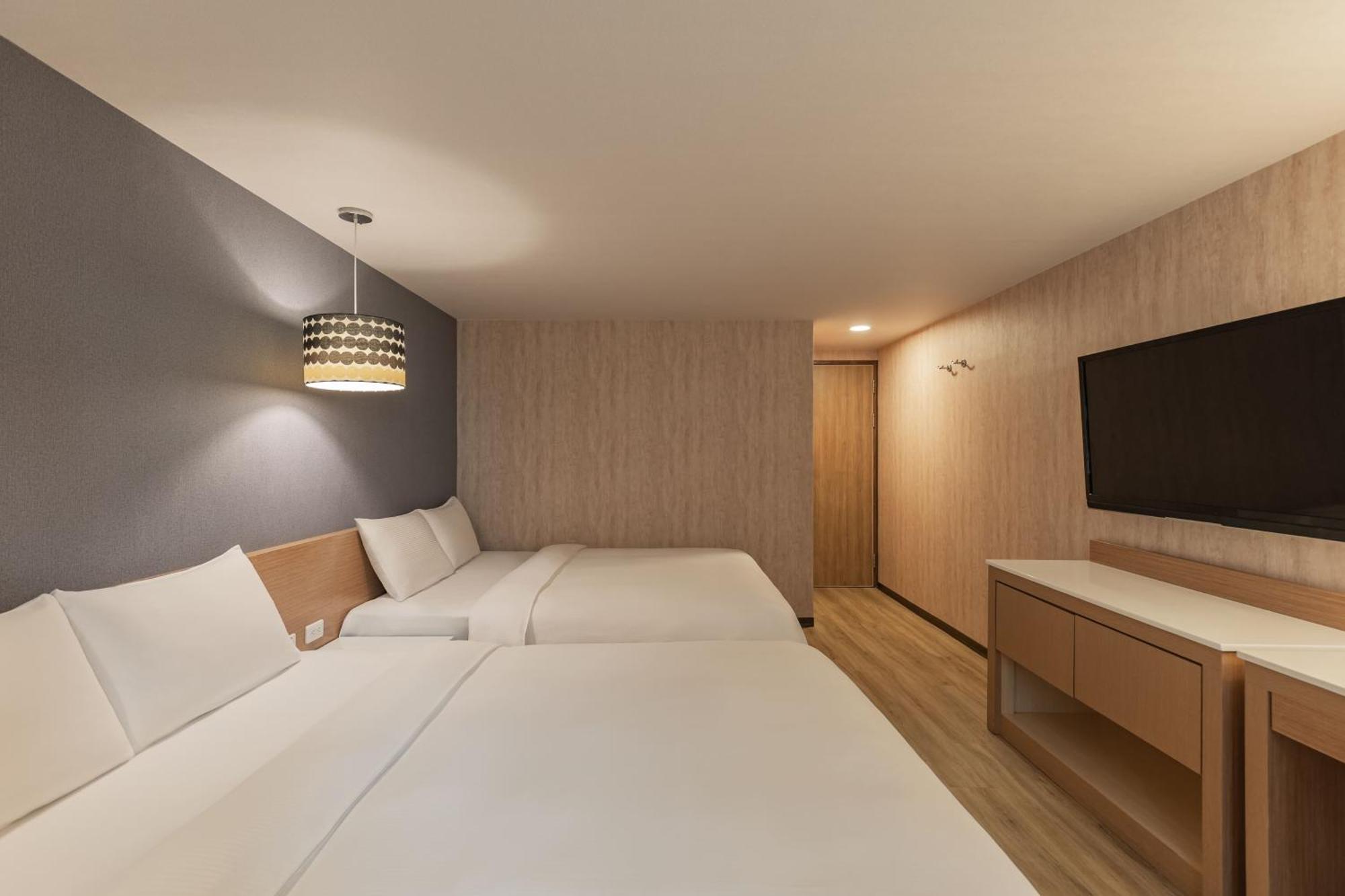 Kindness Hotel - Tainan Chihkan Tower Phòng bức ảnh