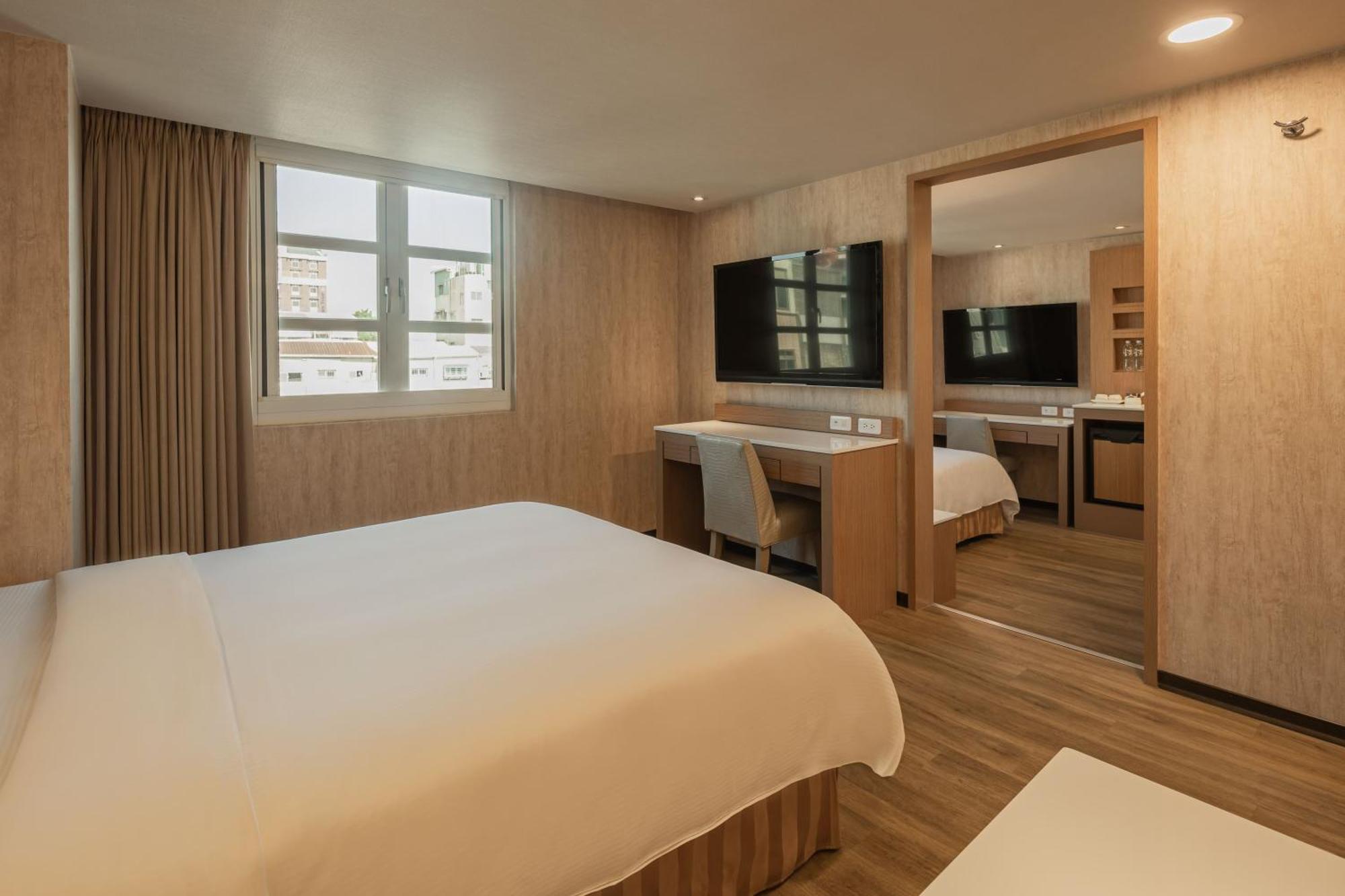 Kindness Hotel - Tainan Chihkan Tower Phòng bức ảnh